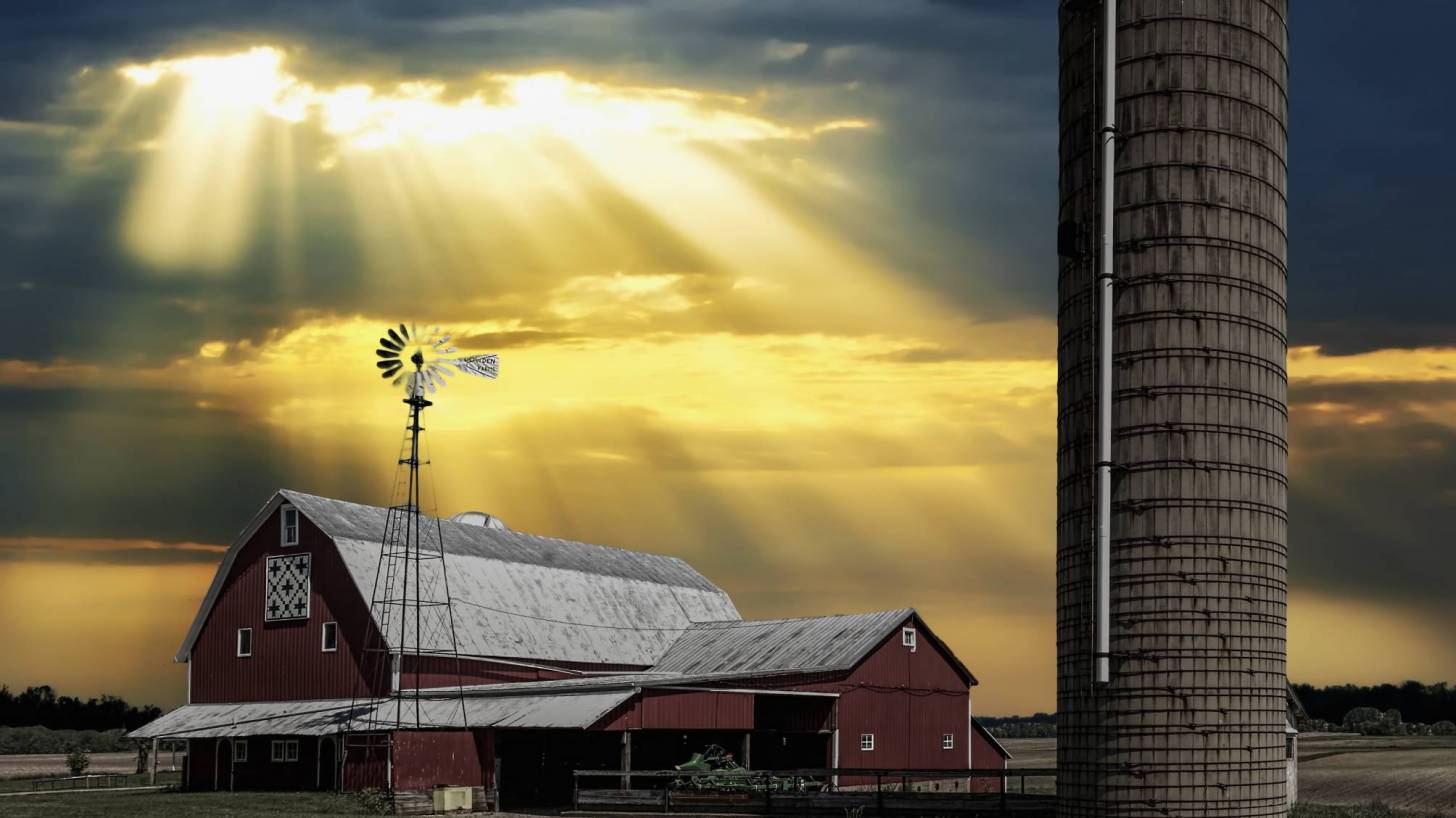 ohio barn with sun rays coming trhu the clouds