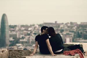 couple sharing a kiss overlooking barcelona